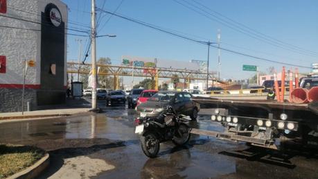 Cierran calles por bacheo emergente en la Capital Potosina