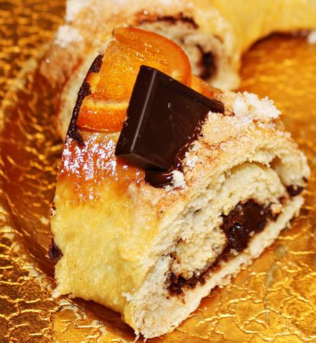 ROSCÓN DE REYES DE SIL 2022 {RELLENO DE CHOCOLATE Y GALLETAS LOTUS} ROSCÓN DE REYES DE SIL 2022 {RELLENO DE CHOCOLATE Y GALLETAS LOTUS}