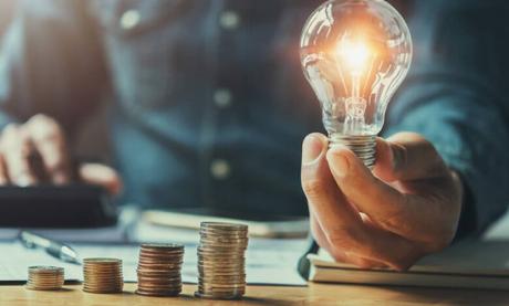 La OCU explica cómo obtener el bono social eléctrico para ahorrar en la factura de la luz