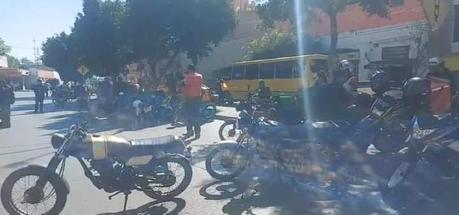 Repartidores se manifiestan frente a la Fiscalía