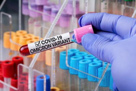 Variante Ómicron es más transmisible que la delta entre las personas vacunadas