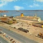1974:El «Monte Toledo» de la naviera Aznar,en el Muelle de Maliaño