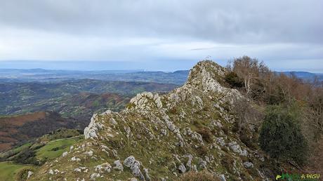 Llegando a la cima de la Peña Texu