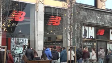 Descuentos hasta del 70% en New Balance Barcelona por cierre