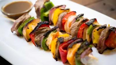 Brochetas de Cerdo con piña Brochetas de Cerdo con piña