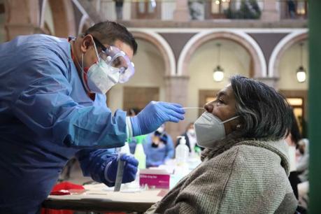 Más de 2 mil pruebas covid 19 se aplicaron el primer día en SLP