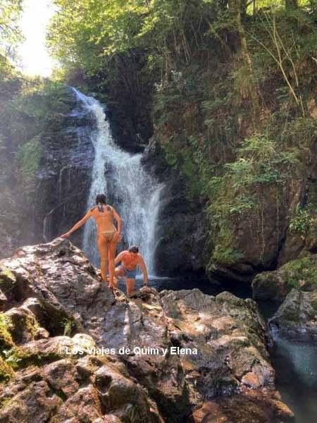 Cascada de Xorroxin en el Valle de Baztán Cascada de Xorroxin en el Valle de Baztán