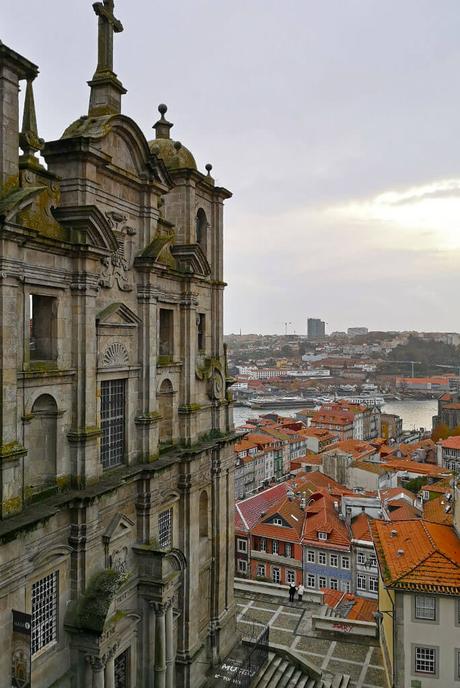 fachada iglesia san lorenzo oporto