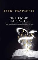 Saga Mundodisco, Libro II: La luz fantástica, de Terry Pratchett