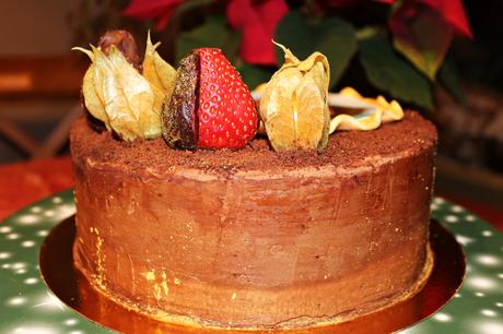 PASTEL-70-CUMPLEAÑOS-CON-MERENGUE-SUIZO-DE-CHOCOLATE-Y-BIZCOCHO-DE-CHOCOLATE-LA-BIBLIA-DE-LOS-PASTELES-LOS-TELARES-DE-SIL