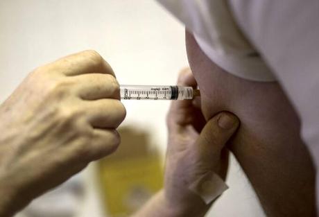 Laboratorios se concentran en una vacuna universal del coronavirus para combatir las variantes