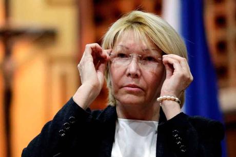 AP: Luisa Ortega Díaz, la ex-fiscal de Venezuela, bajo “medidas adicionales de investigación” por caso de soborno