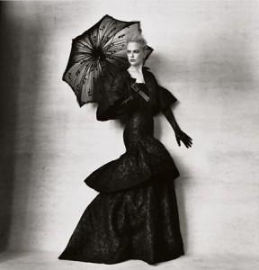 04 0903 vo we110 01 article gallery slideshow v2 288x300 Irving Penn el fotógrafo de la elegancia 