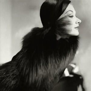 vogue photo irving penn of lisa fonssagrives oct 15 1951 1 300x300 Irving Penn el fotógrafo de la elegancia 