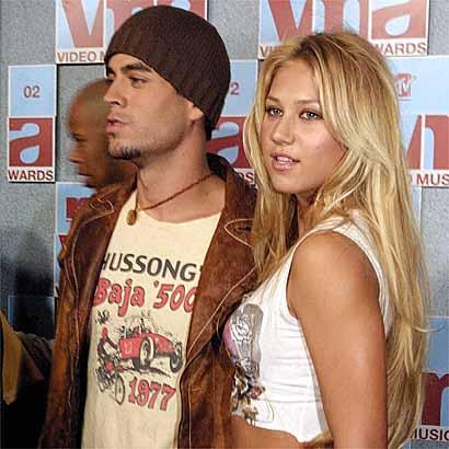 http://ensentidocontrario.com/wp-content/uploads/2011/04/Enrique-Iglesias-y-Ana-Kournikova-casados.jpg