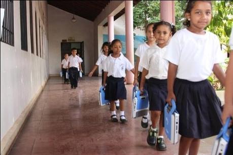 Estudiantes de segundo y cuarto grado reciben sus portátiles Canaima en Cojedes