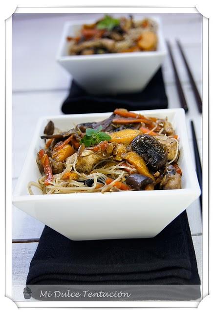 Fideos de Arroz con Pollo y Champiñones