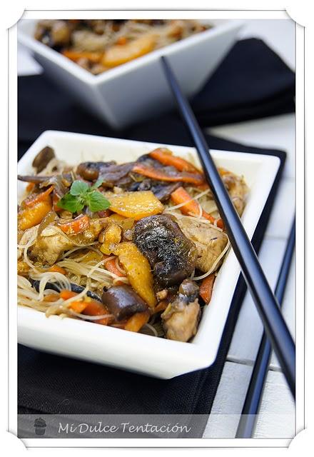 Fideos de Arroz con Pollo y Champiñones