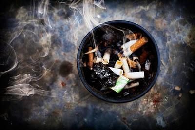 Respirando un cenicero.