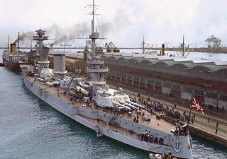 El Teniente Hans Ulrich Rudel hunde al acorazado Marat en Kronstadt - 23/09/1941.