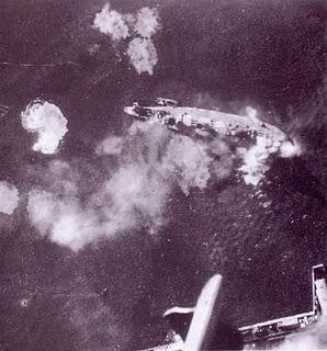 El Teniente Hans Ulrich Rudel hunde al acorazado Marat en Kronstadt - 23/09/1941.