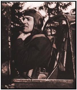 El Teniente Hans Ulrich Rudel hunde al acorazado Marat en Kronstadt - 23/09/1941.