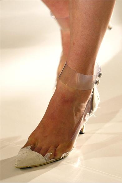 EL ATAQUE DE LOS ''ZAPATOS TOBILLEROS''