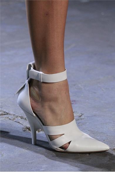 EL ATAQUE DE LOS ''ZAPATOS TOBILLEROS''