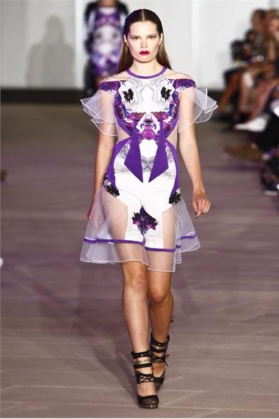 EL ATAQUE DE LOS ''ZAPATOS TOBILLEROS''