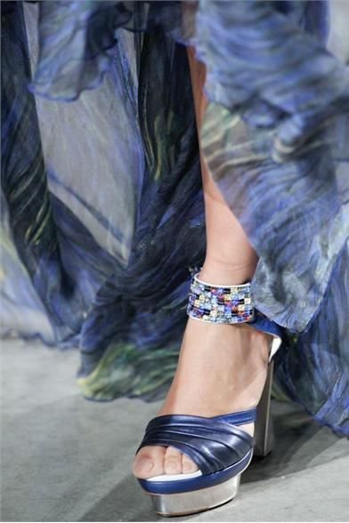 EL ATAQUE DE LOS ''ZAPATOS TOBILLEROS''