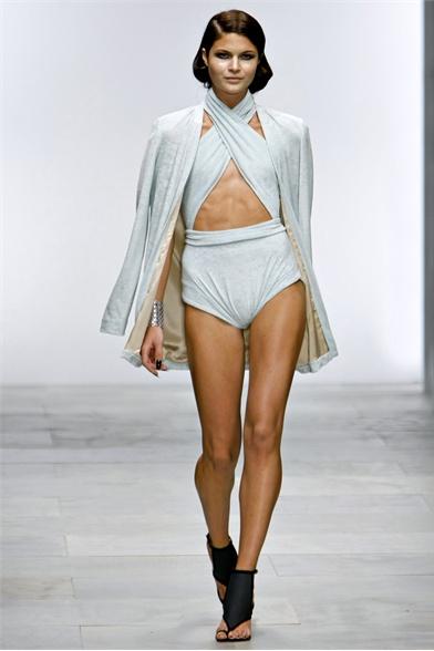 EL ATAQUE DE LOS ''ZAPATOS TOBILLEROS''