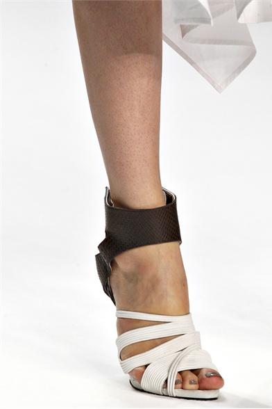 EL ATAQUE DE LOS ''ZAPATOS TOBILLEROS''