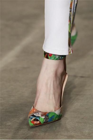 EL ATAQUE DE LOS ''ZAPATOS TOBILLEROS''