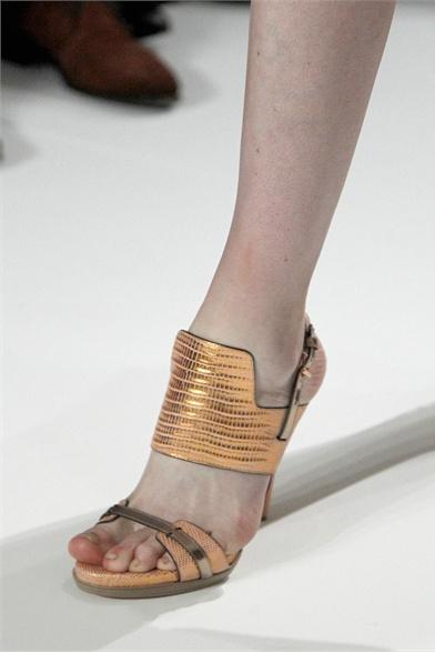 EL ATAQUE DE LOS ''ZAPATOS TOBILLEROS''