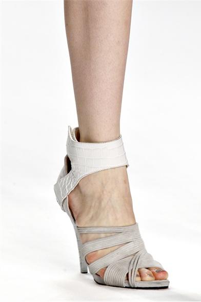 EL ATAQUE DE LOS ''ZAPATOS TOBILLEROS''