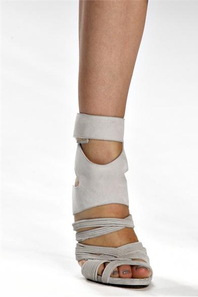 EL ATAQUE DE LOS ''ZAPATOS TOBILLEROS''