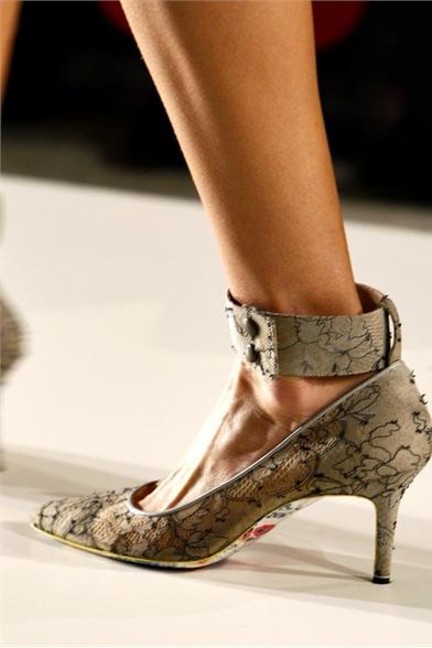 EL ATAQUE DE LOS ''ZAPATOS TOBILLEROS''