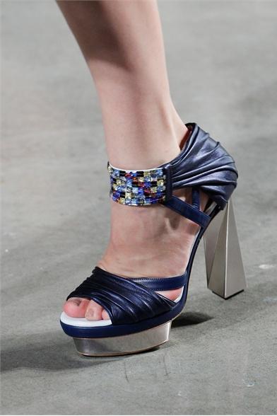 EL ATAQUE DE LOS ''ZAPATOS TOBILLEROS''