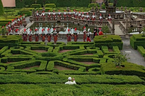 Habemus Papam, Italia 2011