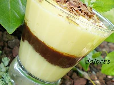 Postre cremoso de chocolate y coco