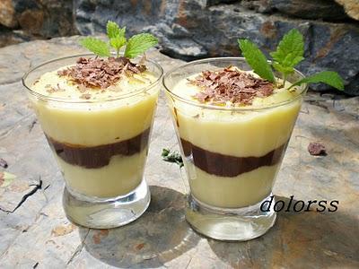 Postre cremoso de chocolate y coco