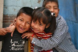 Niños: enseñándoles generosidad, desapego y ética