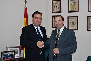 El Consejo Andaluz de Colegios de Médicos y la Unión de Consumidores firman un convenio de colaboración