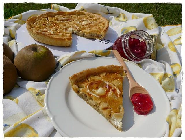 Quiche de cebolla al Pedro Xímez con manzana reineta y queso de cabra