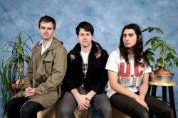 Weekend Hazel Red 250x166 Weekend   Hazel (2011)