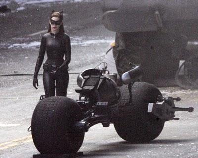 Así luce Catwoman sus orejas de gato en 'The Dark Knight Rises'