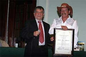 Muere Rey Feo de la USAC (LENCHO PATAS PLANAS)