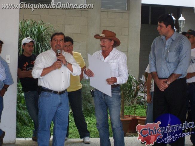 Muere Rey Feo de la USAC (LENCHO PATAS PLANAS)