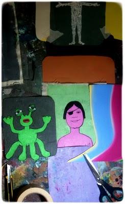 Unos pocos personajes sobre la mesa