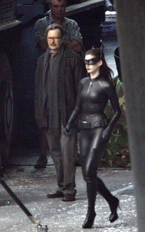 Anne Hathaway vestida de Catwoman